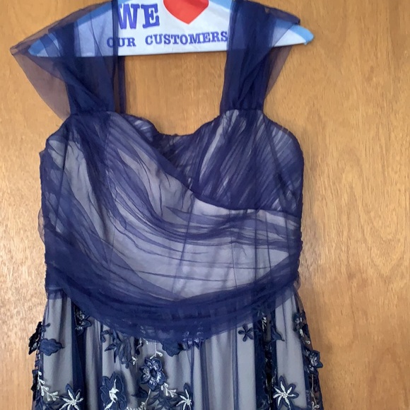 Carmen Mark Valo mother of the bride dress. - Picture 3 of 5